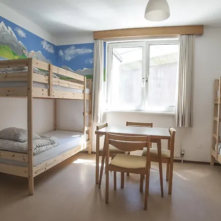 Auberge de jeunesse Marmota *